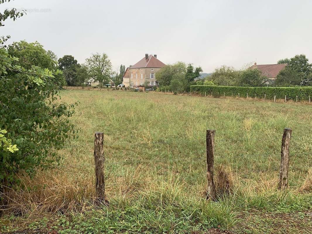 Terrain à BEAUJEU-SAINT-VALLIER-PIERREJUX-ET-QUITTEUR