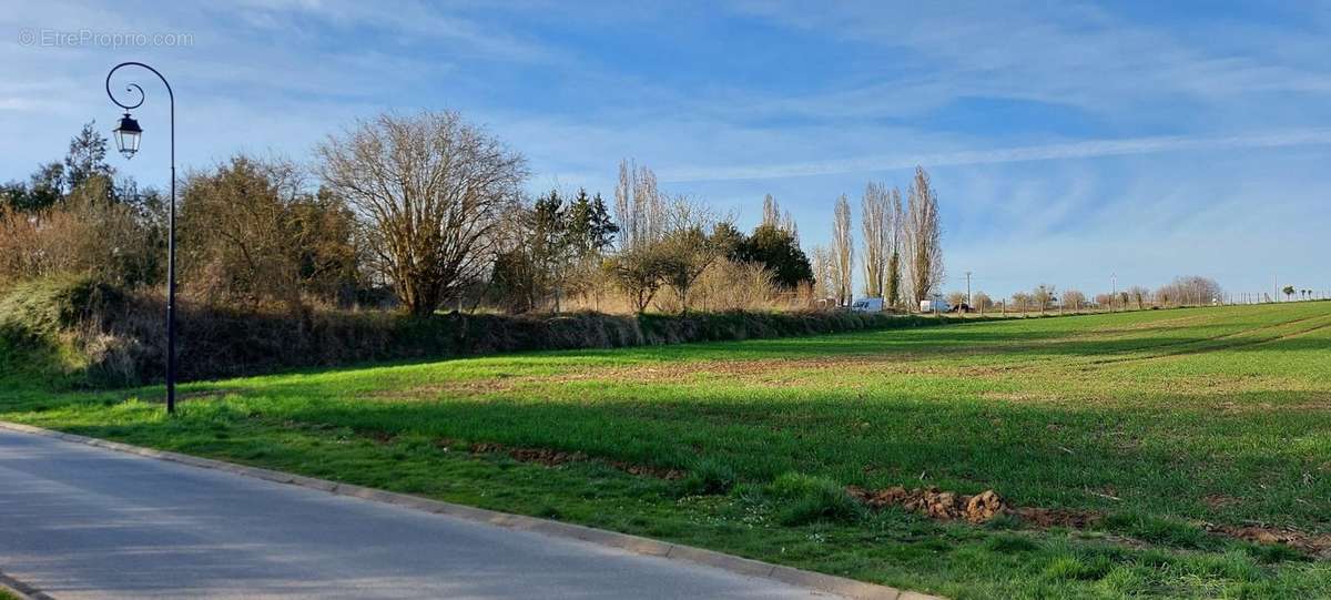 Terrain à SAINT-GERMAIN-SOUS-DOUE