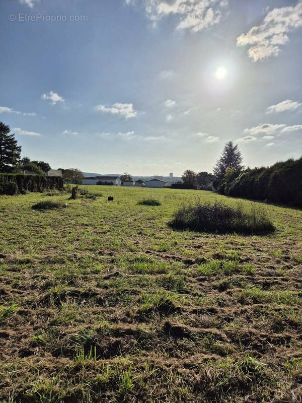 Terrain à SAINT-YRIEIX-SUR-CHARENTE