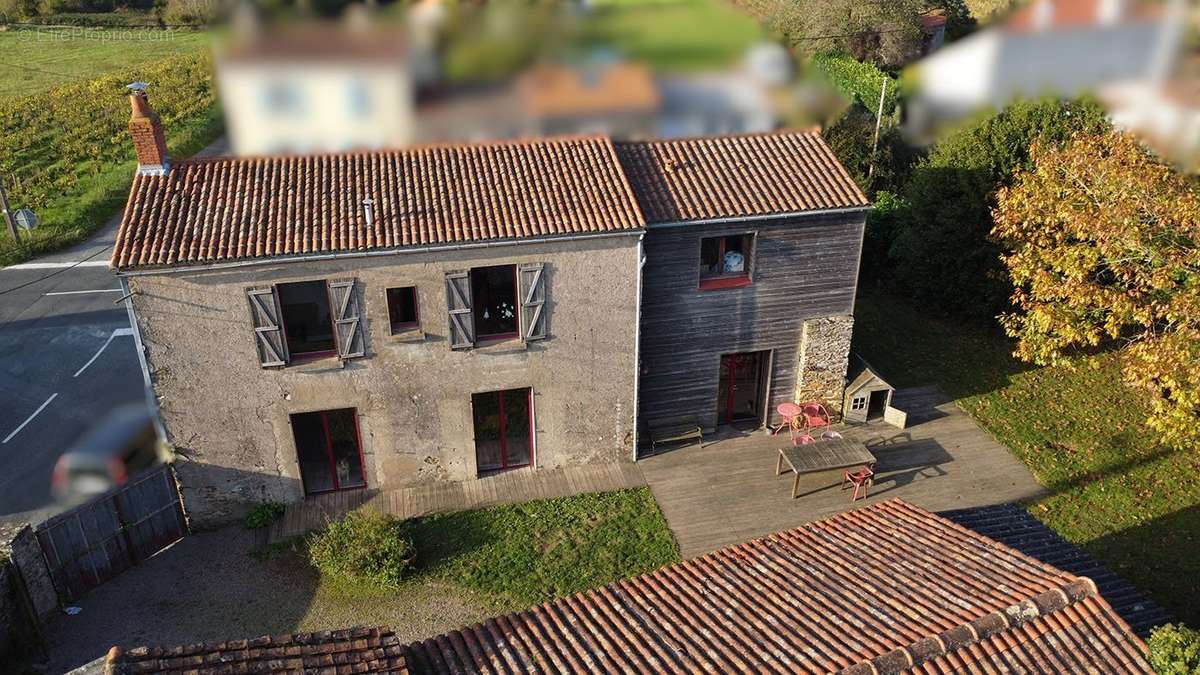 Maison à LA CHAPELLE-BASSE-MER