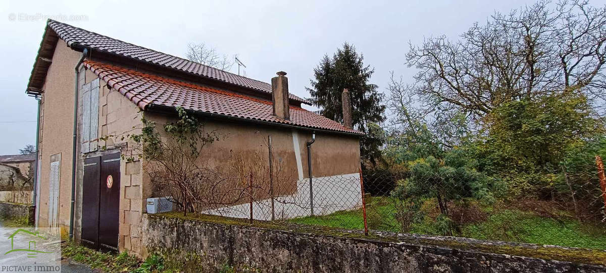 Maison à MENIGOUTE