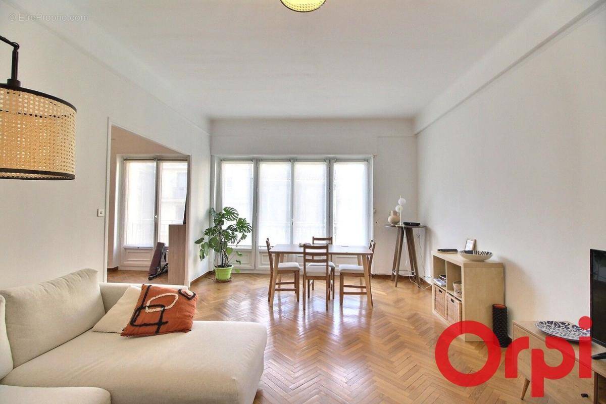 Appartement à MARSEILLE-8E