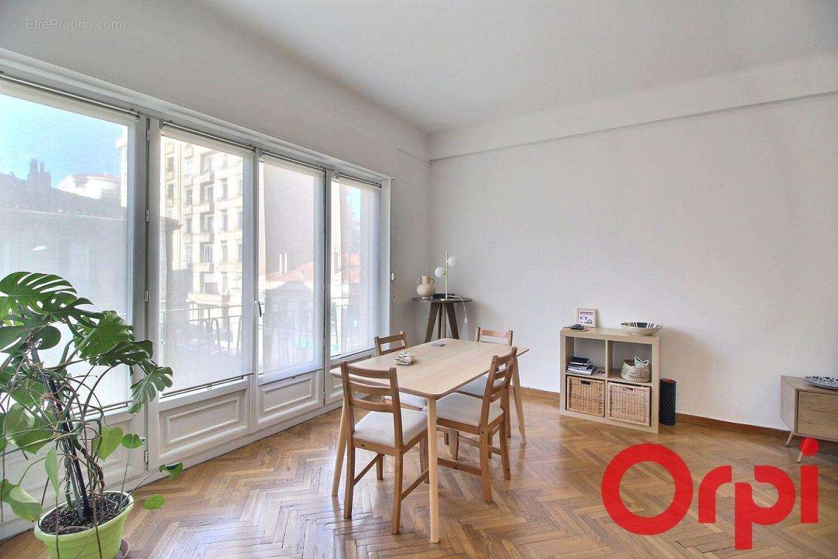 Appartement à MARSEILLE-8E