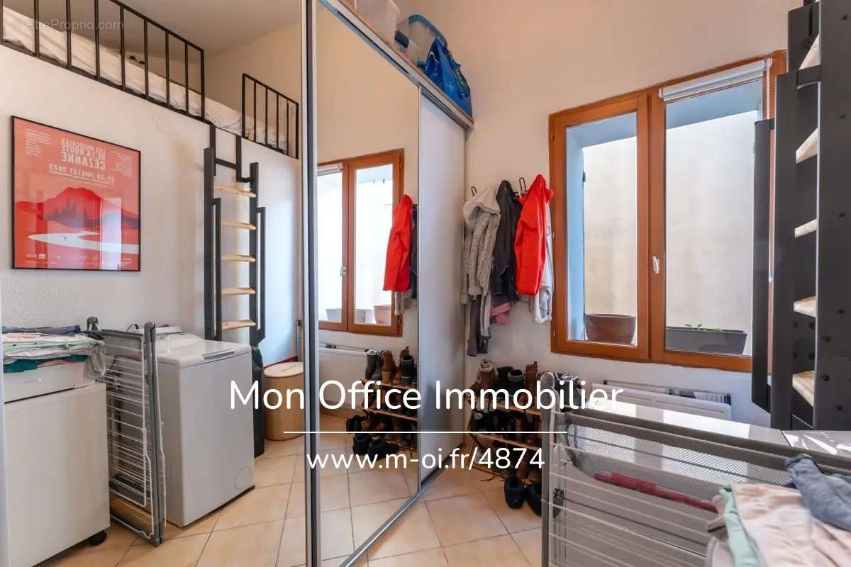 Appartement à POURRIERES