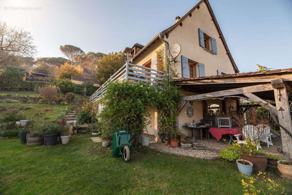 Maison à LE BUISSON-DE-CADOUIN