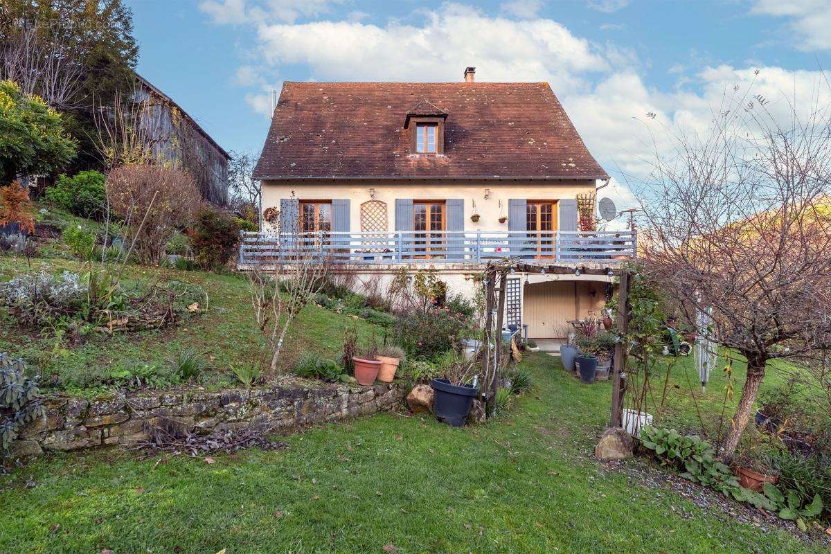 Maison à LE BUISSON-DE-CADOUIN