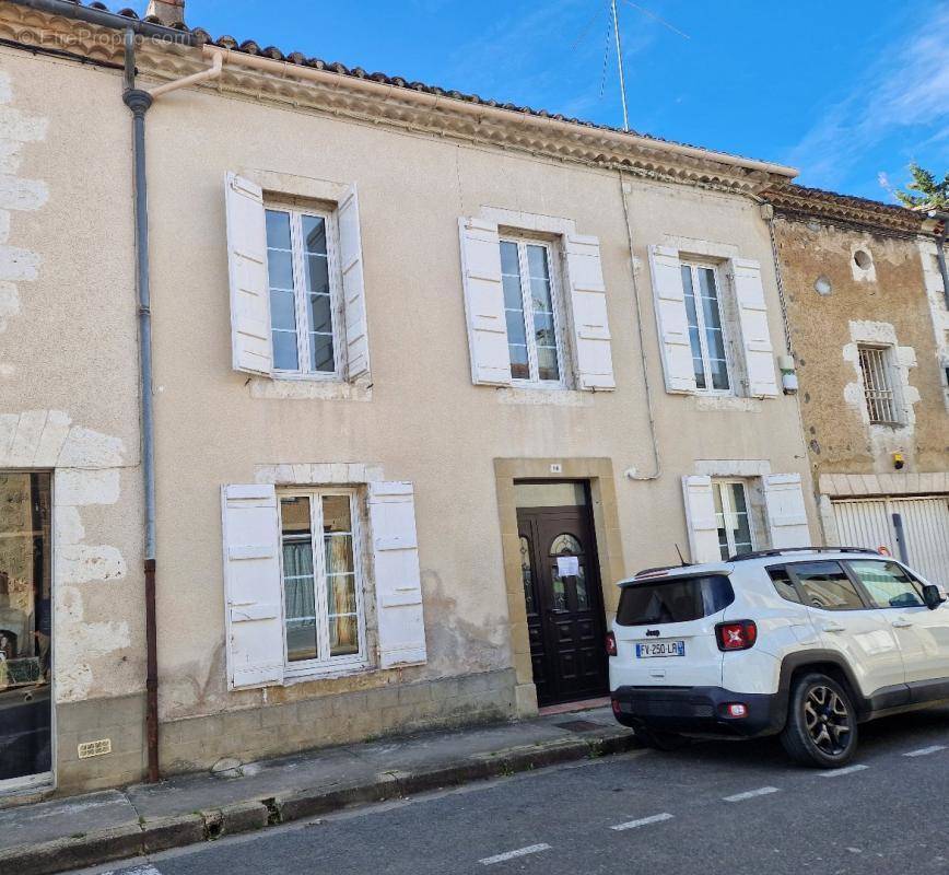 Maison à VALENCE-SUR-BAISE