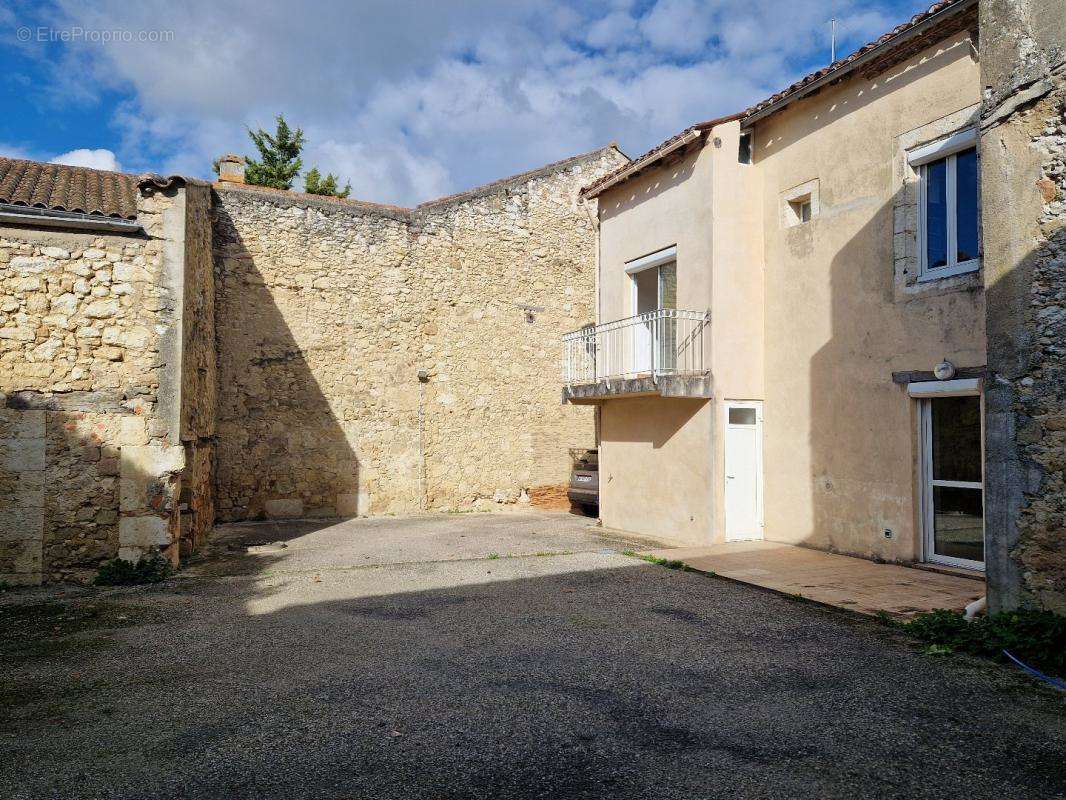 Maison à VALENCE-SUR-BAISE