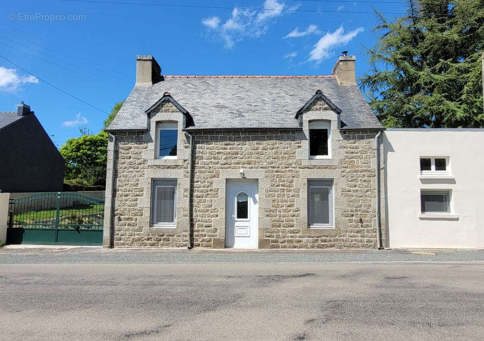 Maison à SAINT-NICOLAS-DU-PELEM