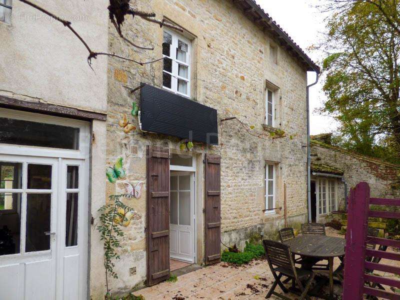 Maison à CHEF-BOUTONNE