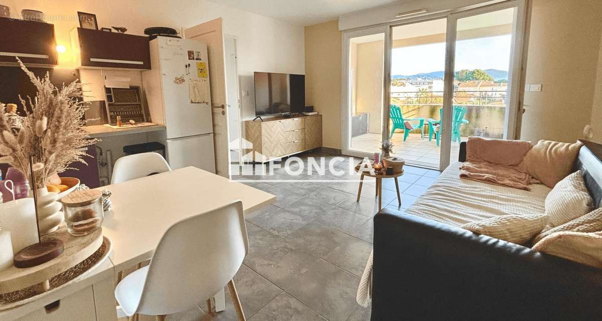 Appartement à LA LONDE-LES-MAURES