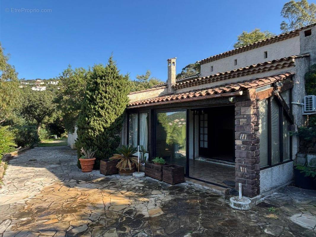 Maison à ROQUEBRUNE-SUR-ARGENS