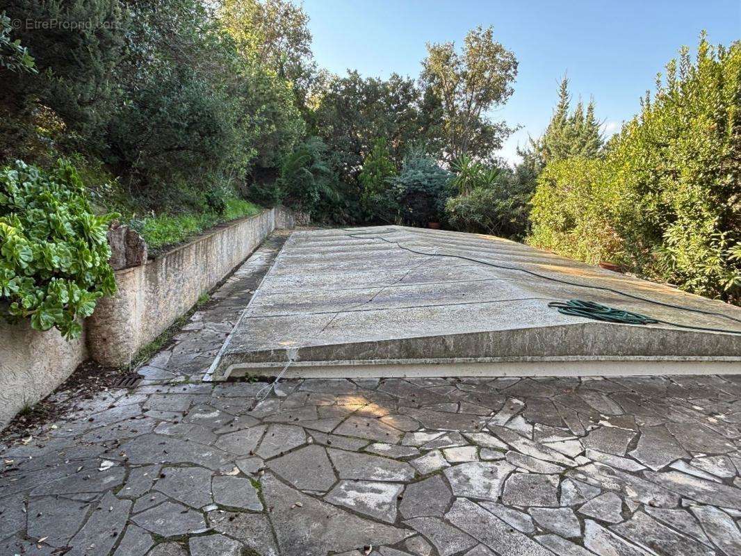 Maison à ROQUEBRUNE-SUR-ARGENS