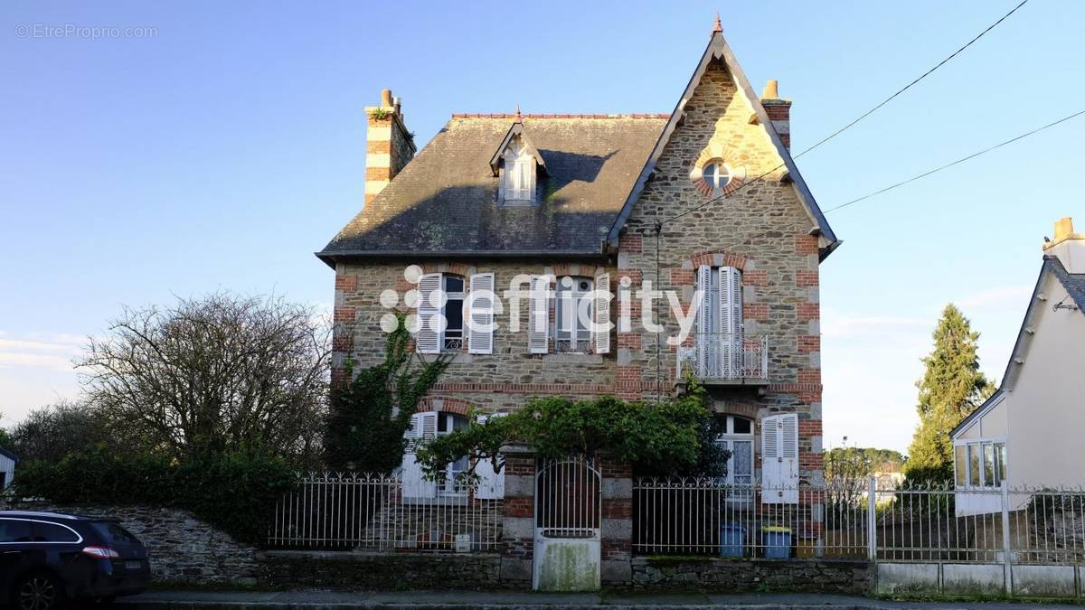 Maison à PLESTIN-LES-GREVES