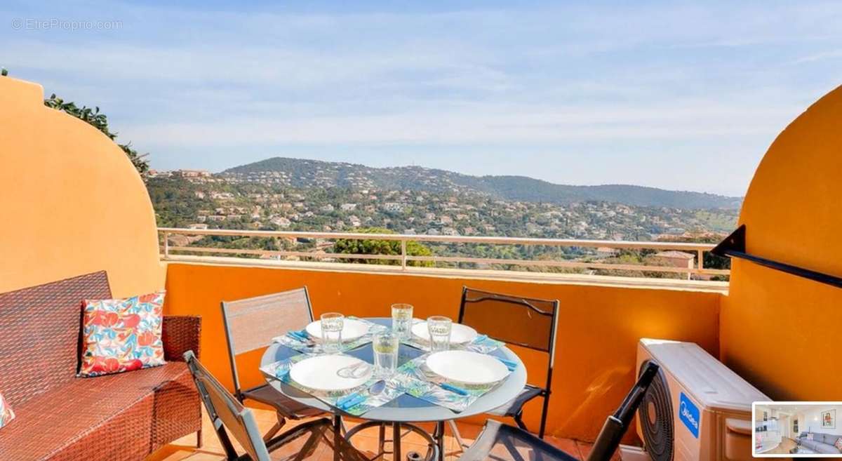 Appartement à ROQUEBRUNE-SUR-ARGENS