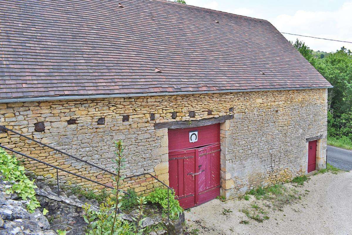 Maison à LA CHAPELLE-AUBAREIL