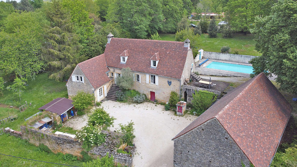 Maison à LA CHAPELLE-AUBAREIL