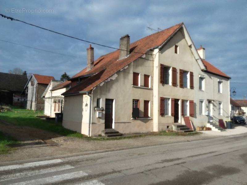 Maison à LAMARCHE-SUR-SAONE