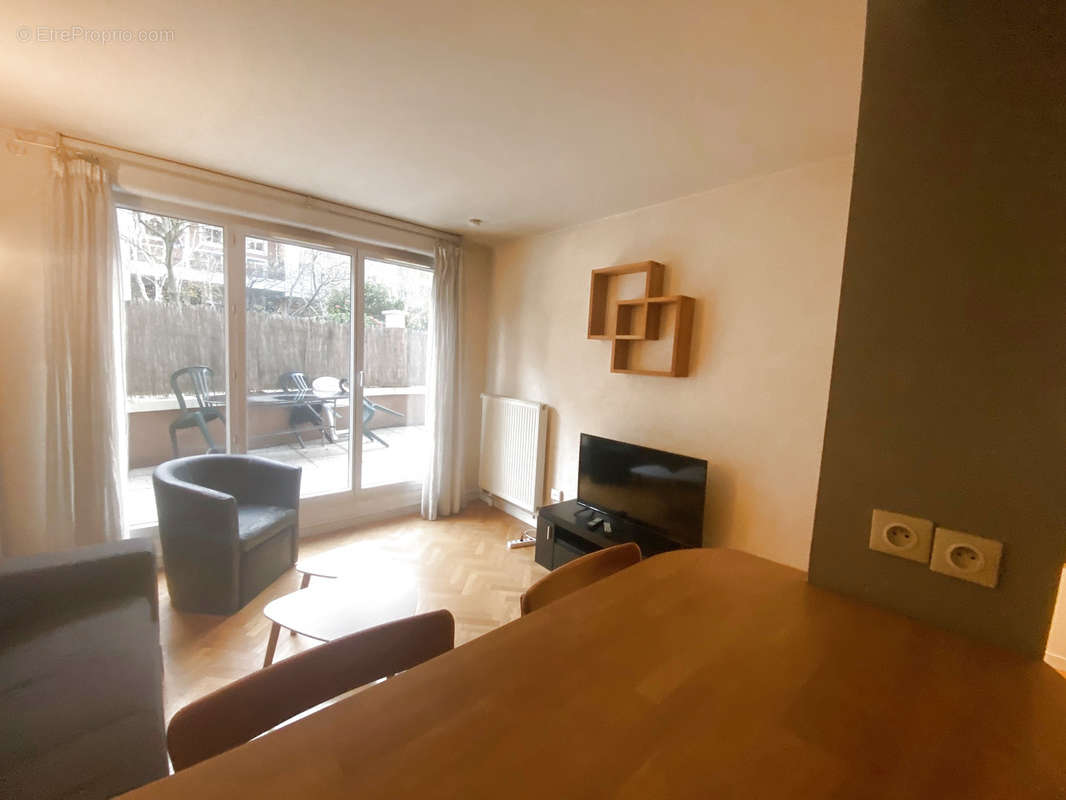 Appartement à COURBEVOIE