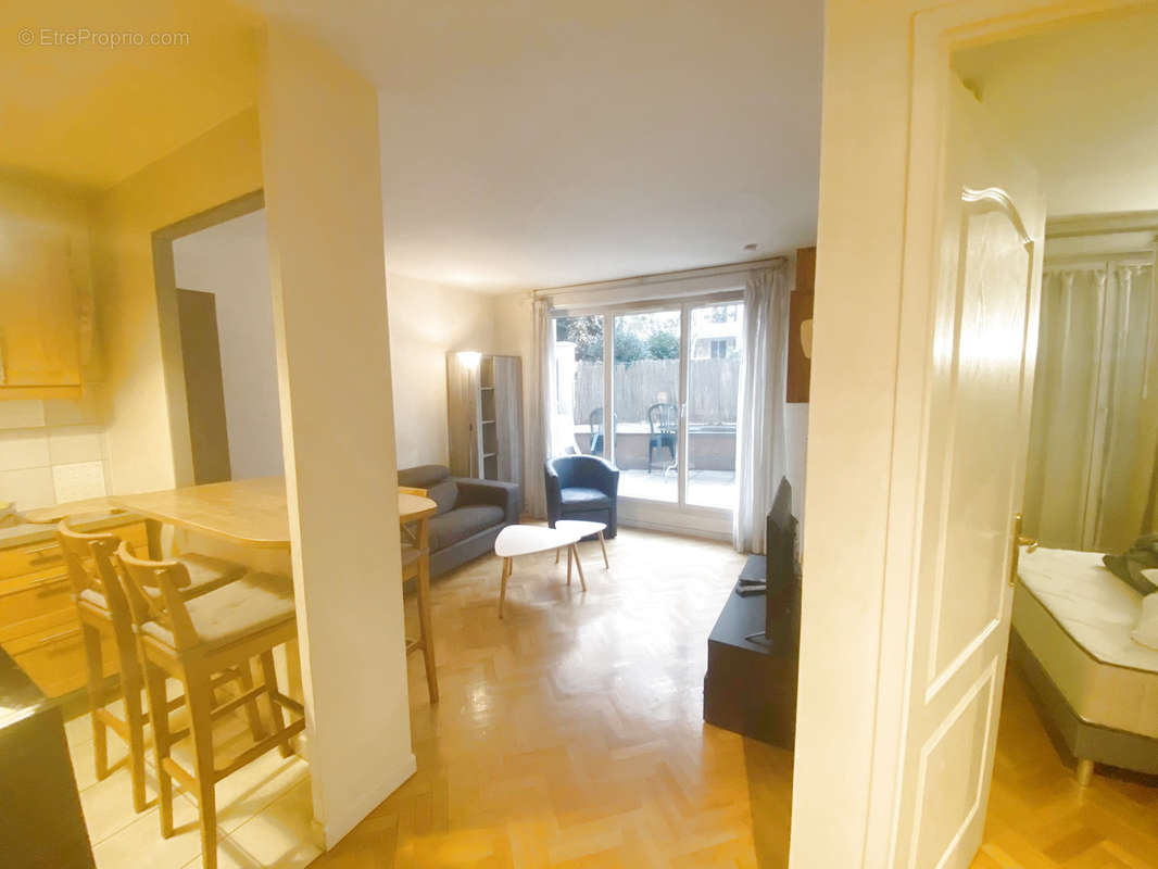 Appartement à COURBEVOIE