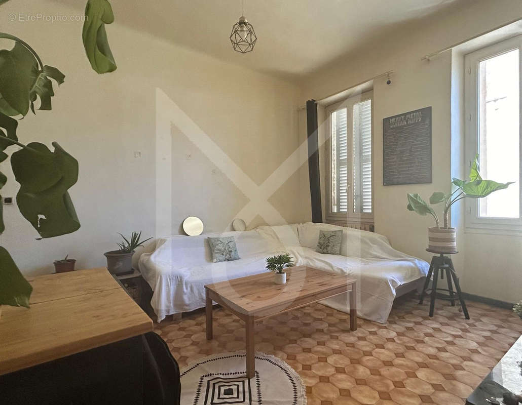 Appartement à MARSEILLE-4E