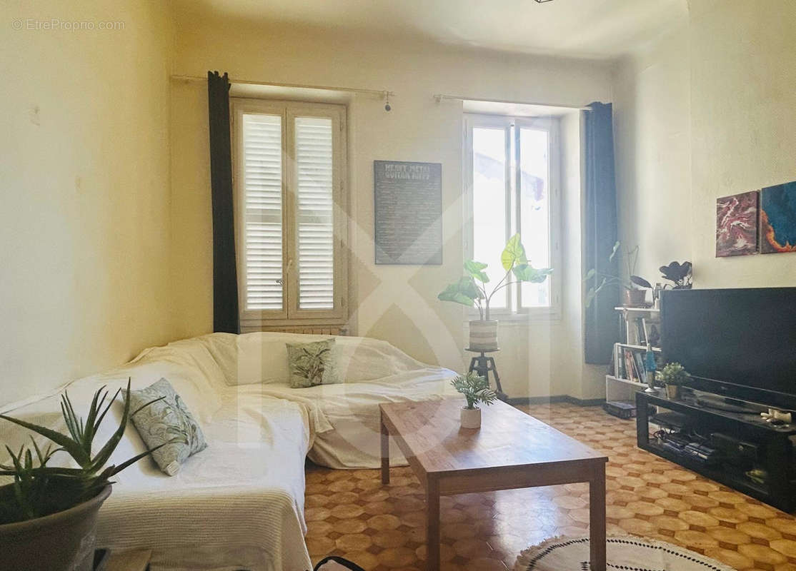 Appartement à MARSEILLE-4E