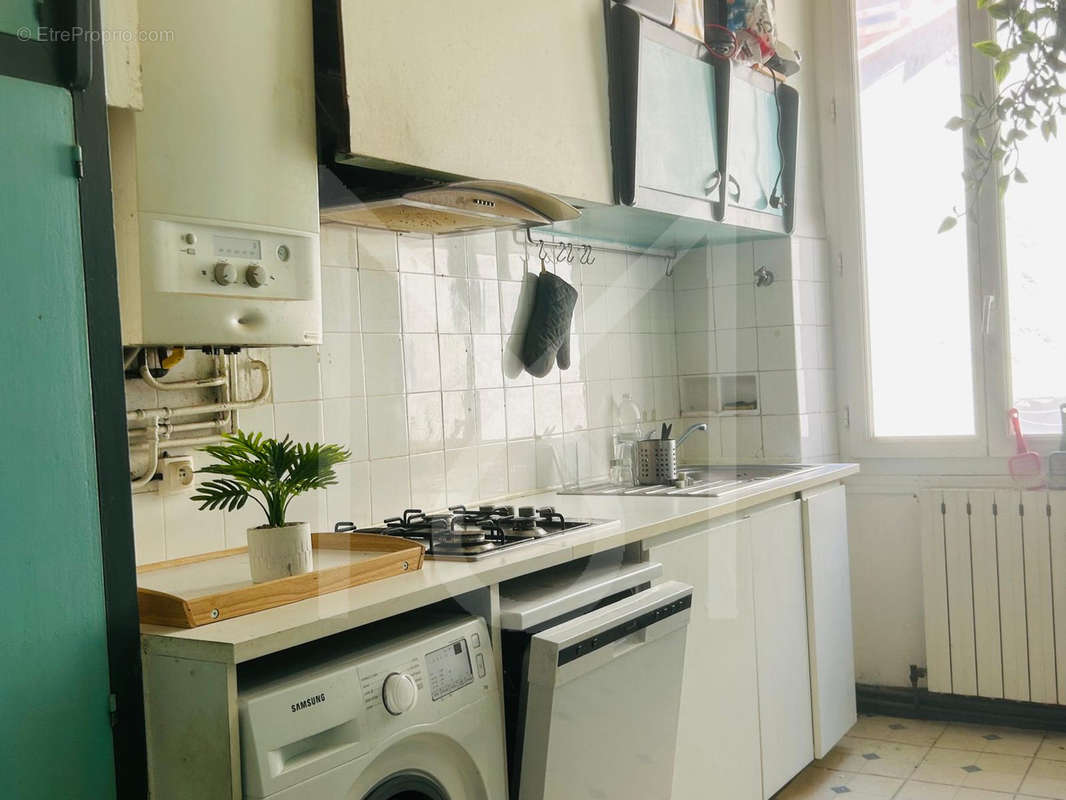 Appartement à MARSEILLE-4E