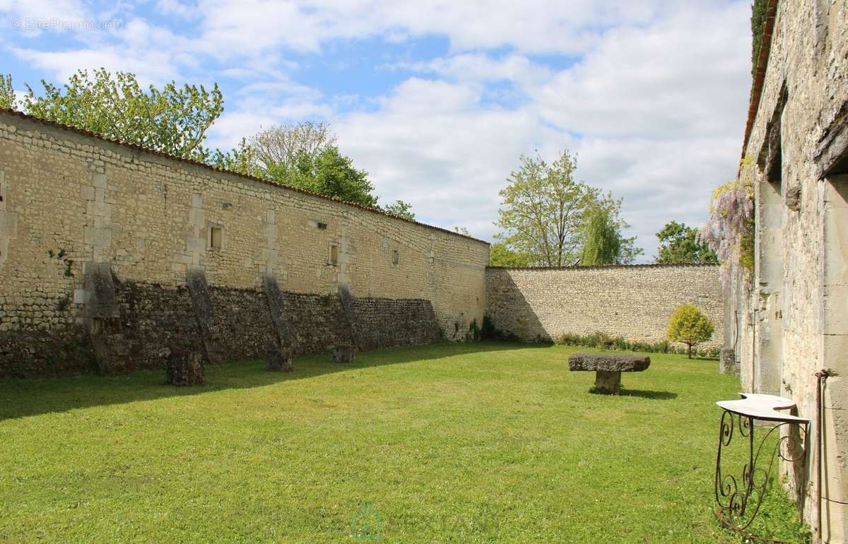 Maison à COGNAC