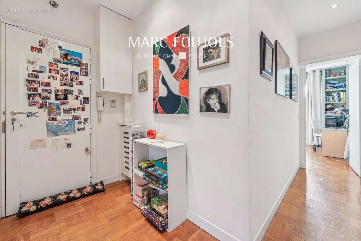 Appartement à PARIS-16E