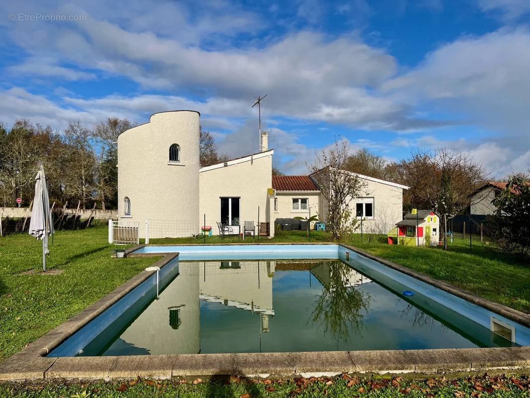 Maison à SAINT-MICHEL-DE-RIEUFRET