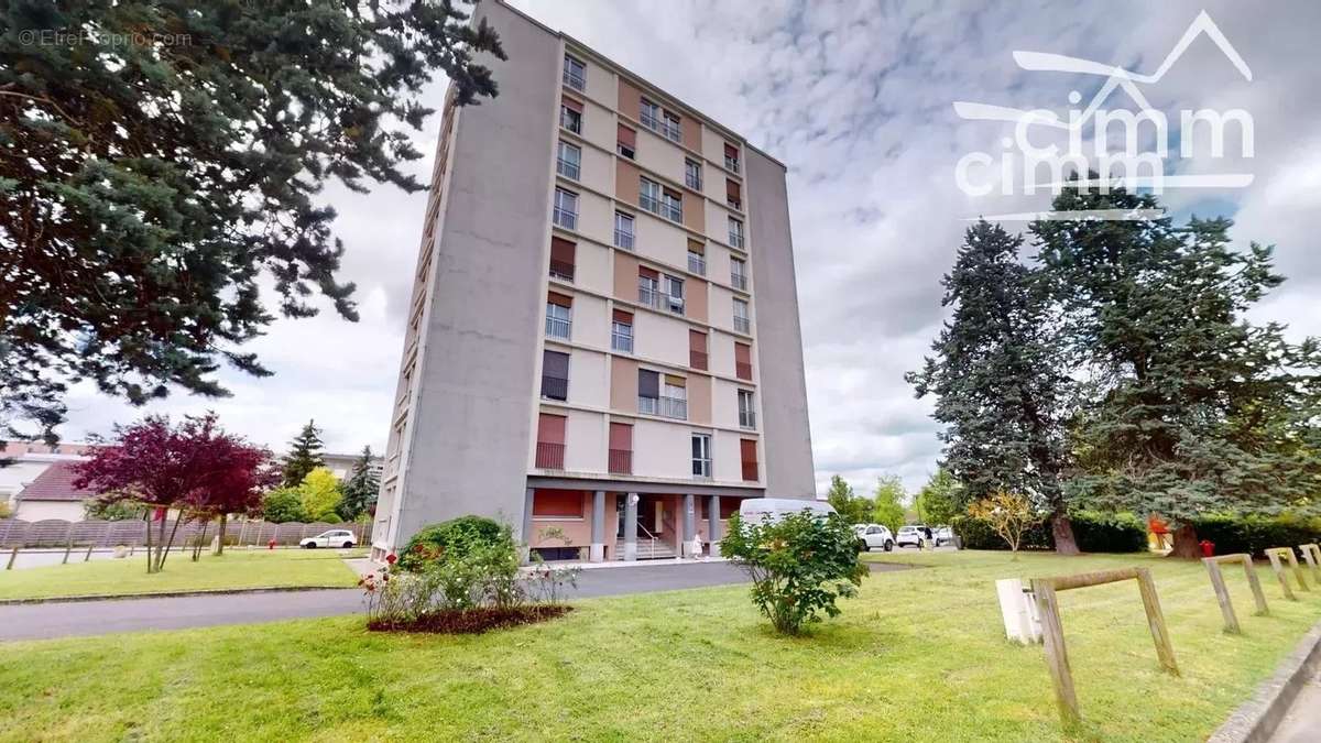 Appartement à LA CHAPELLE-SAINT-MESMIN