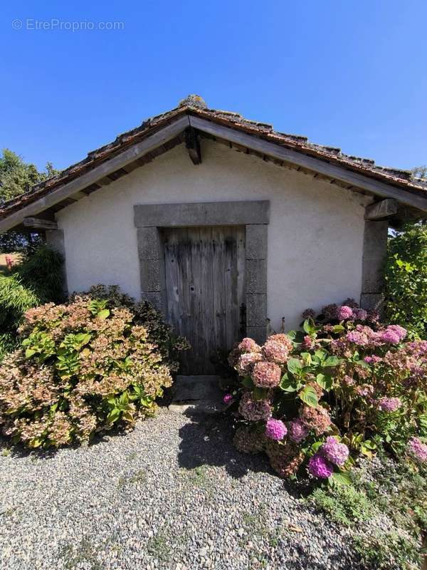 Maison à CHAILLAC-SUR-VIENNE