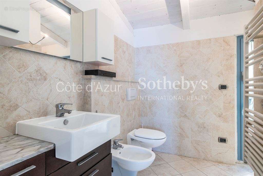 Appartement à ROQUEBRUNE-CAP-MARTIN