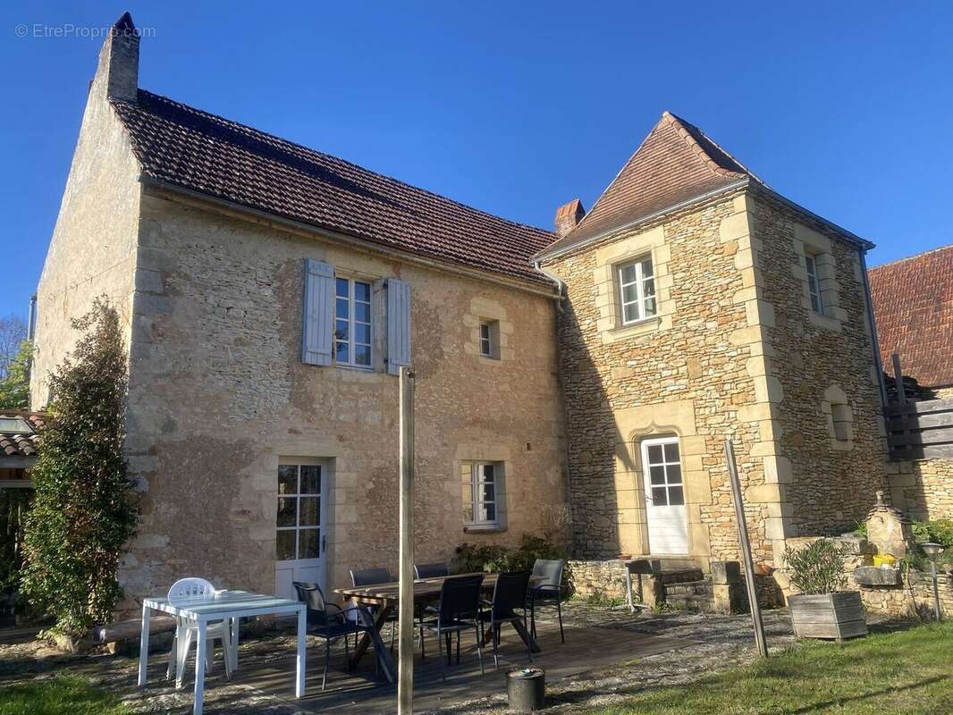 Arrière maison principale - Maison à SAINT-CYPRIEN