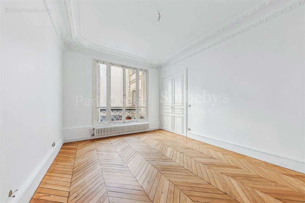 Appartement à PARIS-8E