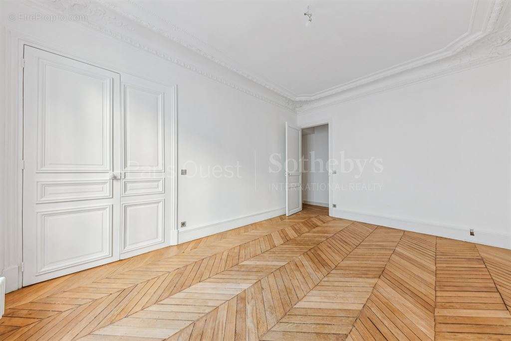 Appartement à PARIS-8E