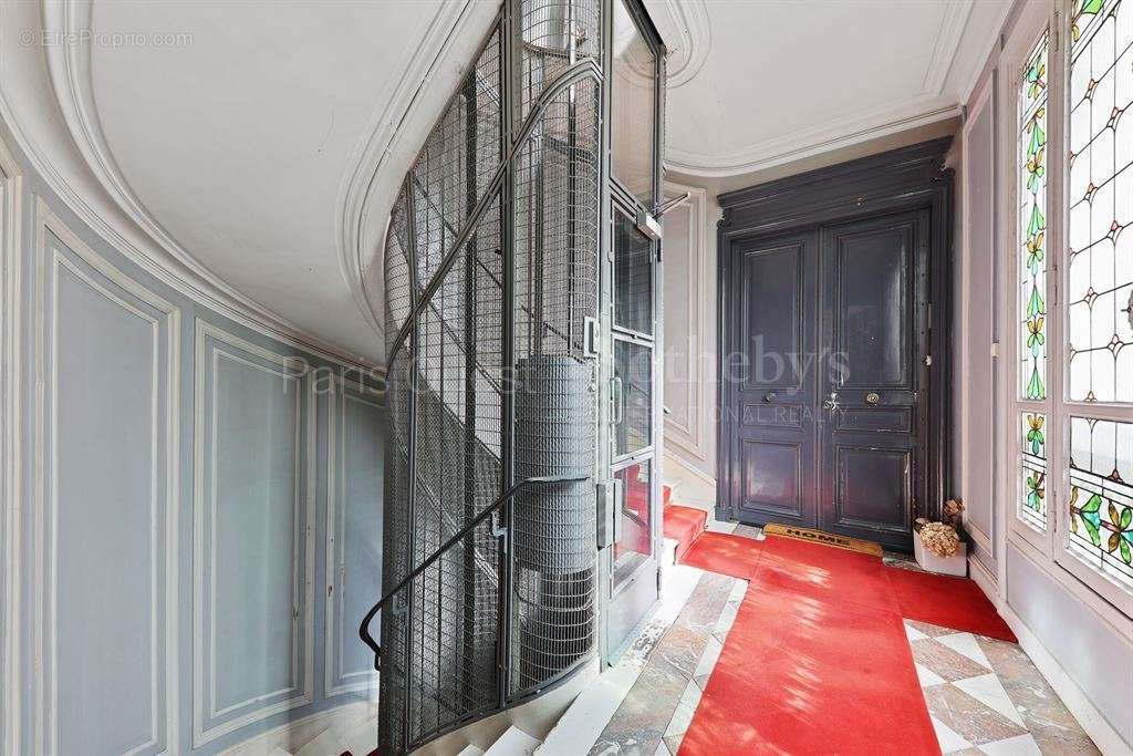 Appartement à PARIS-8E