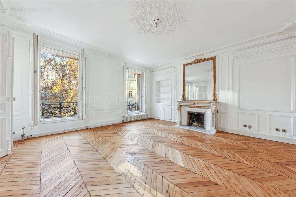 Appartement à PARIS-8E