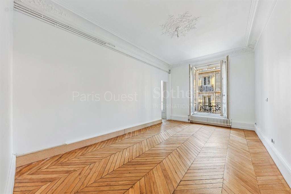 Appartement à PARIS-8E