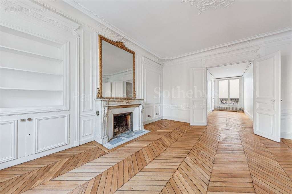 Appartement à PARIS-8E