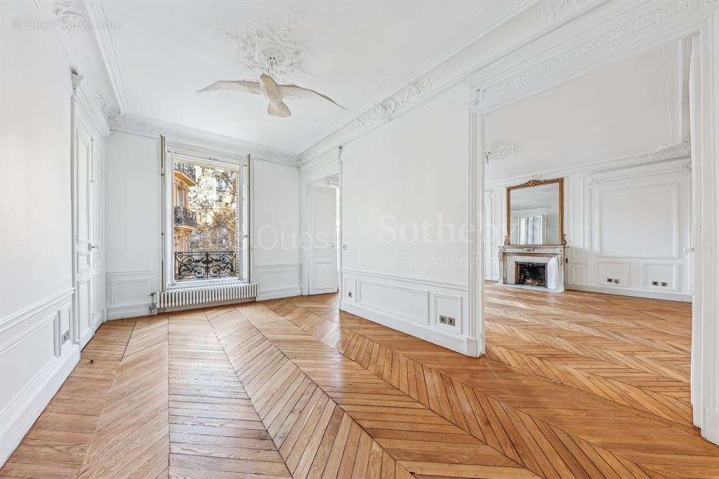 Appartement à PARIS-8E