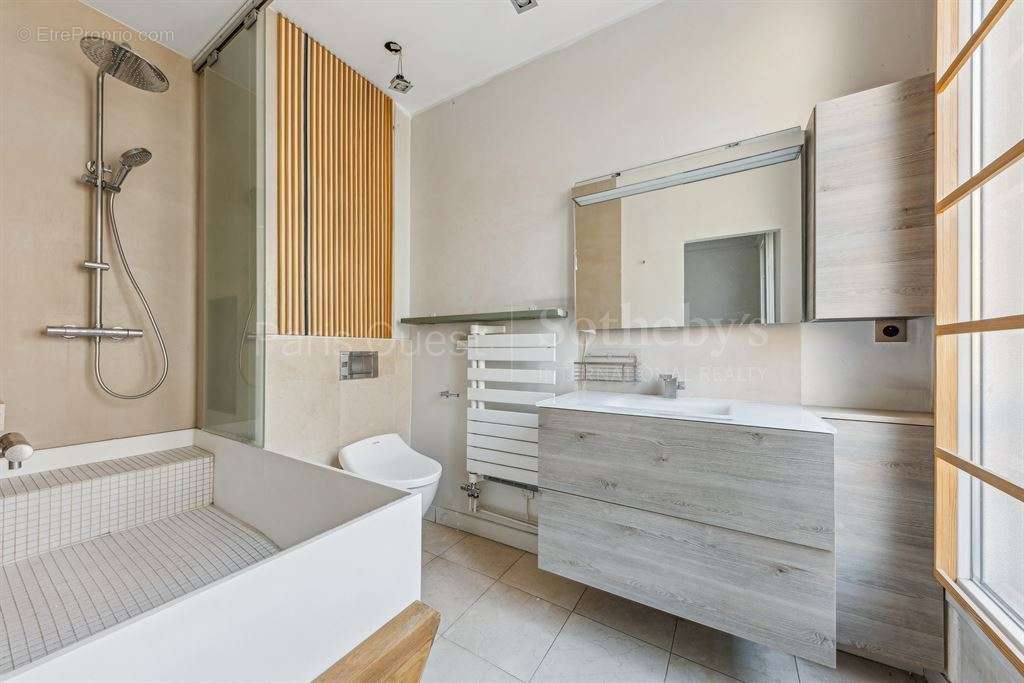 Appartement à PARIS-8E