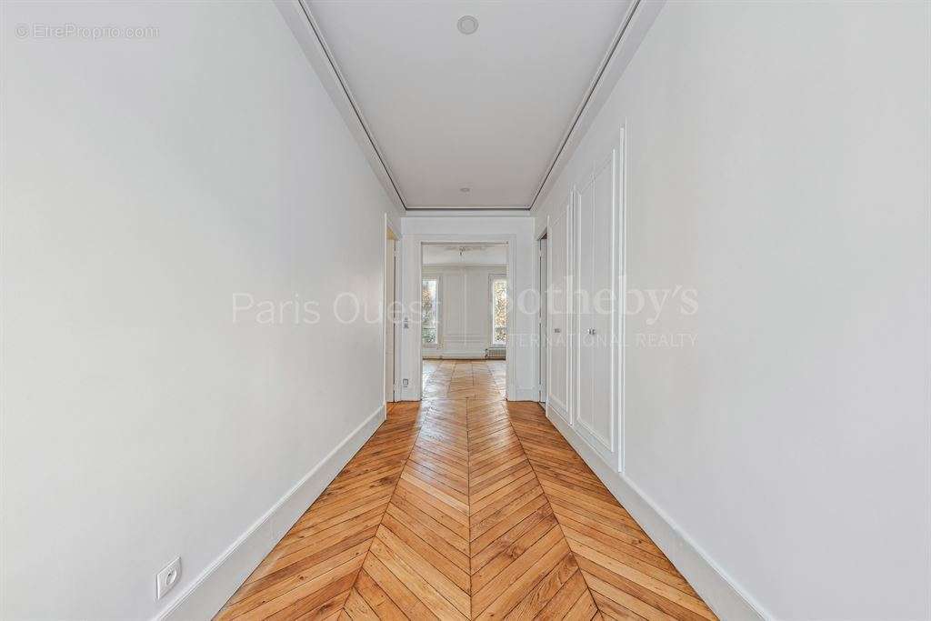 Appartement à PARIS-8E