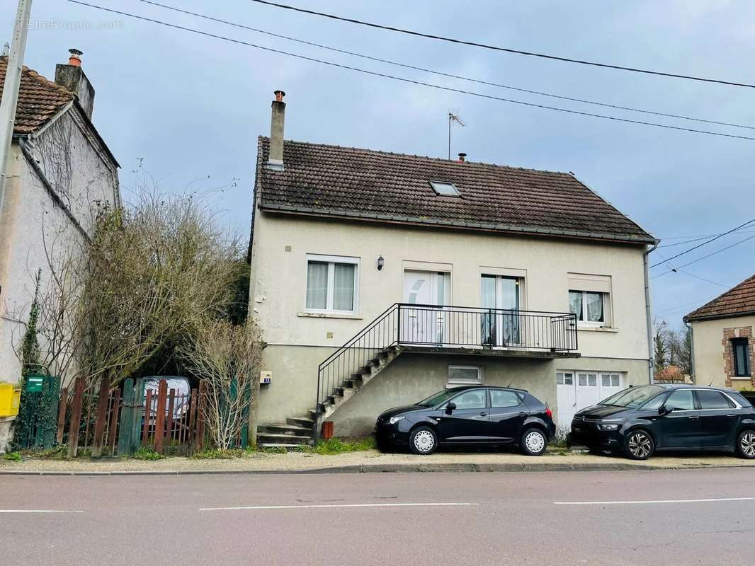 Maison à MAIZIERES-LA-GRANDE-PAROISSE