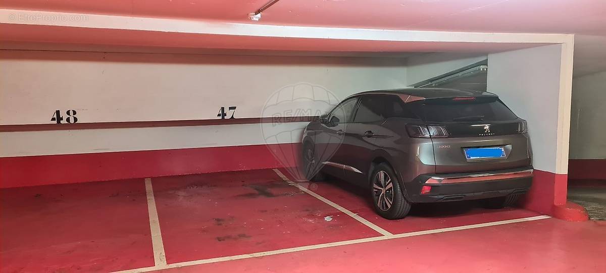 Parking à PARIS-16E