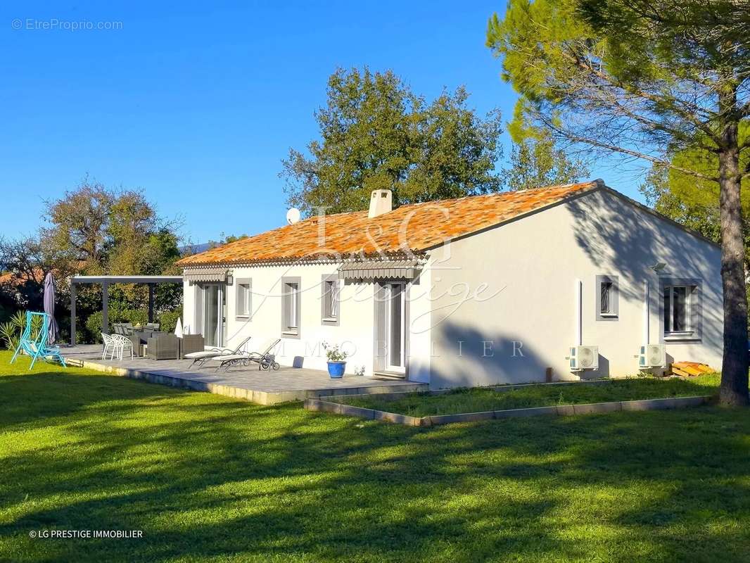 Maison à BAGNOLS-EN-FORET