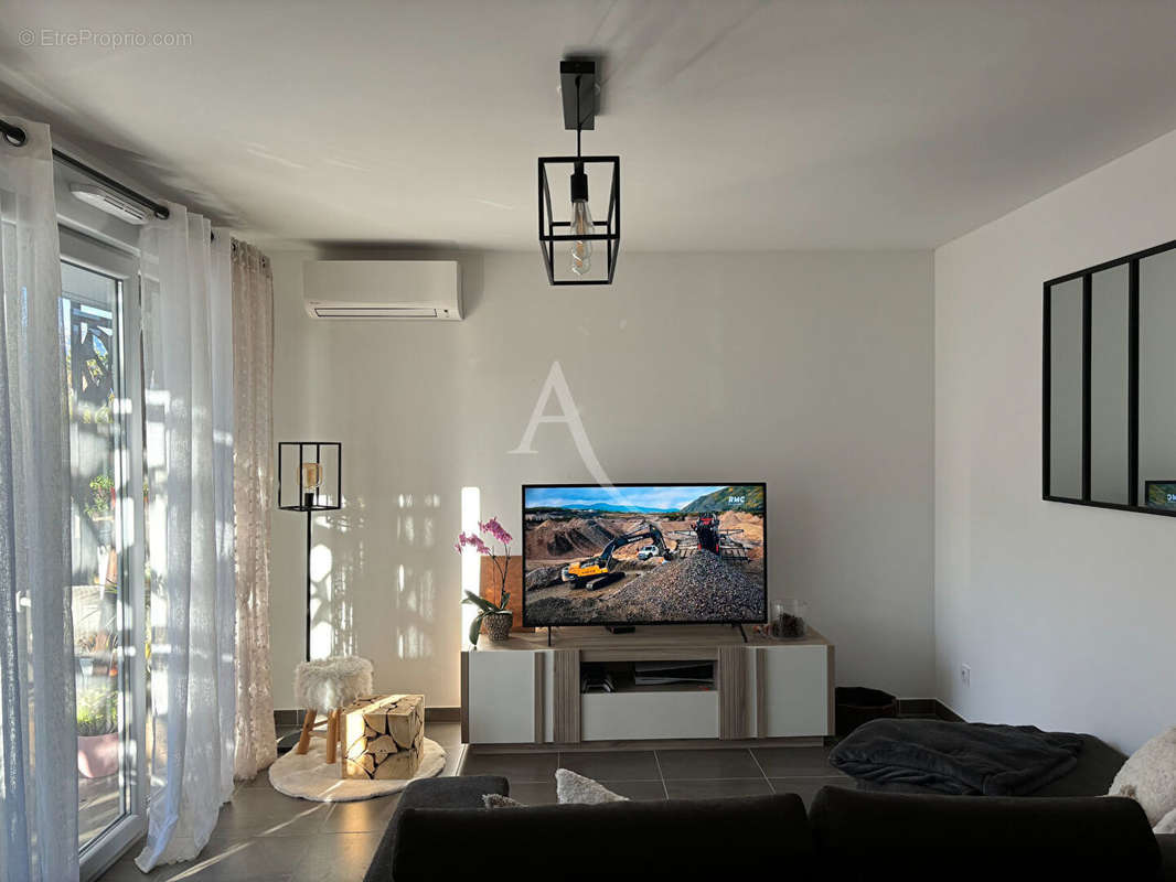 Appartement à CARROS