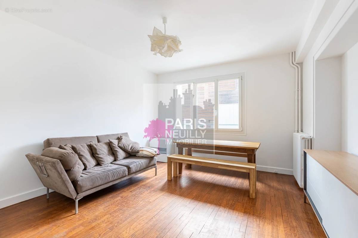 Appartement à COURBEVOIE