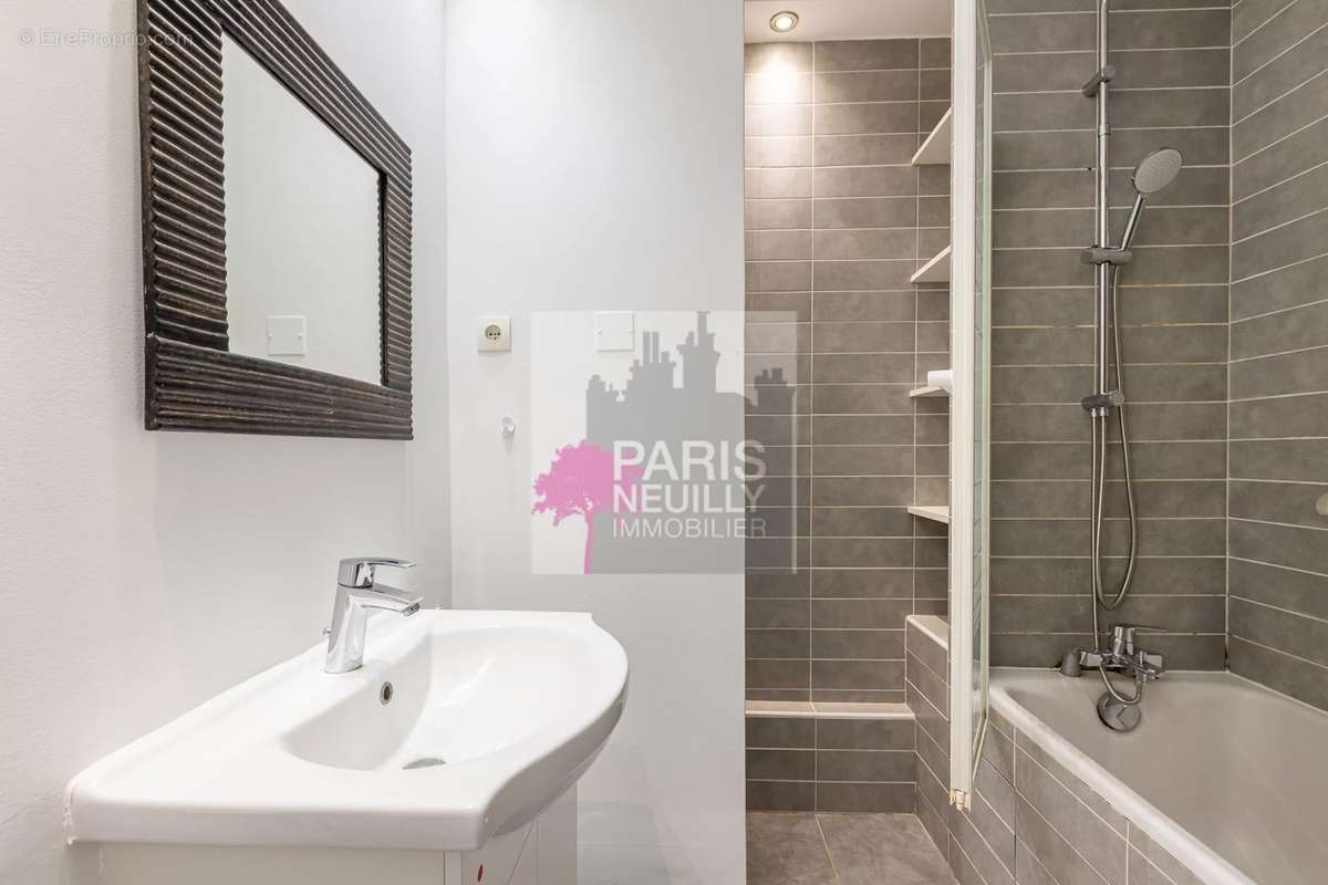 Appartement à COURBEVOIE