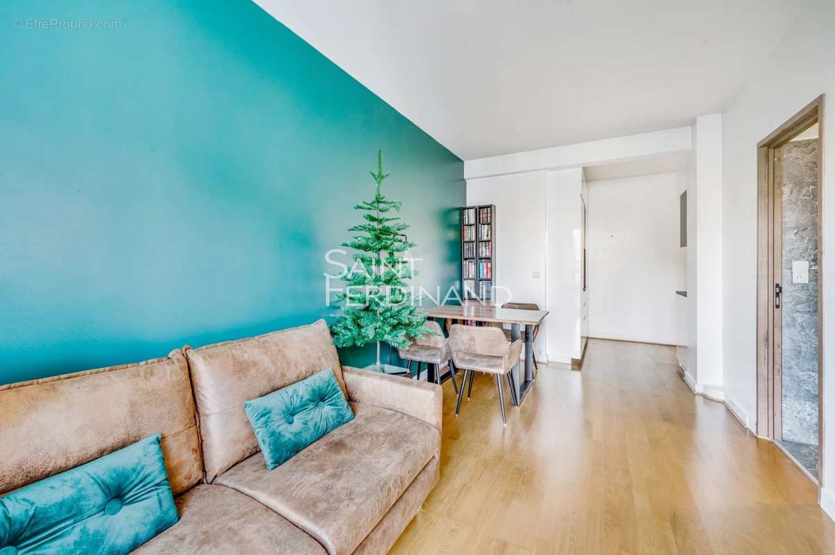 Appartement à NEUILLY-SUR-SEINE